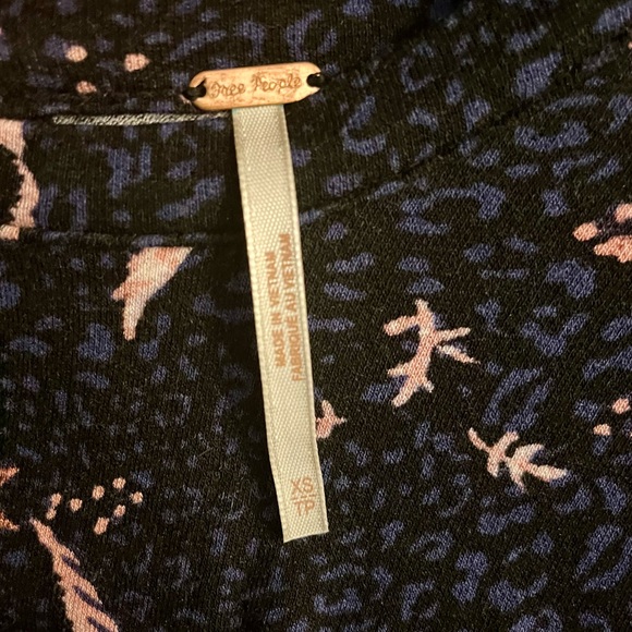 Free People I Hear Me Roar Top Sz XS I Puff Short Sleeve Fitted Floral Blouse - Picture 4 of 7